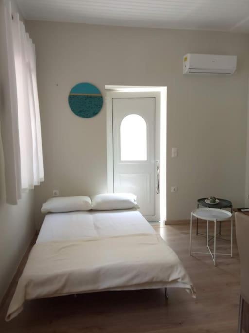 Appartement House With Yard In Center Of